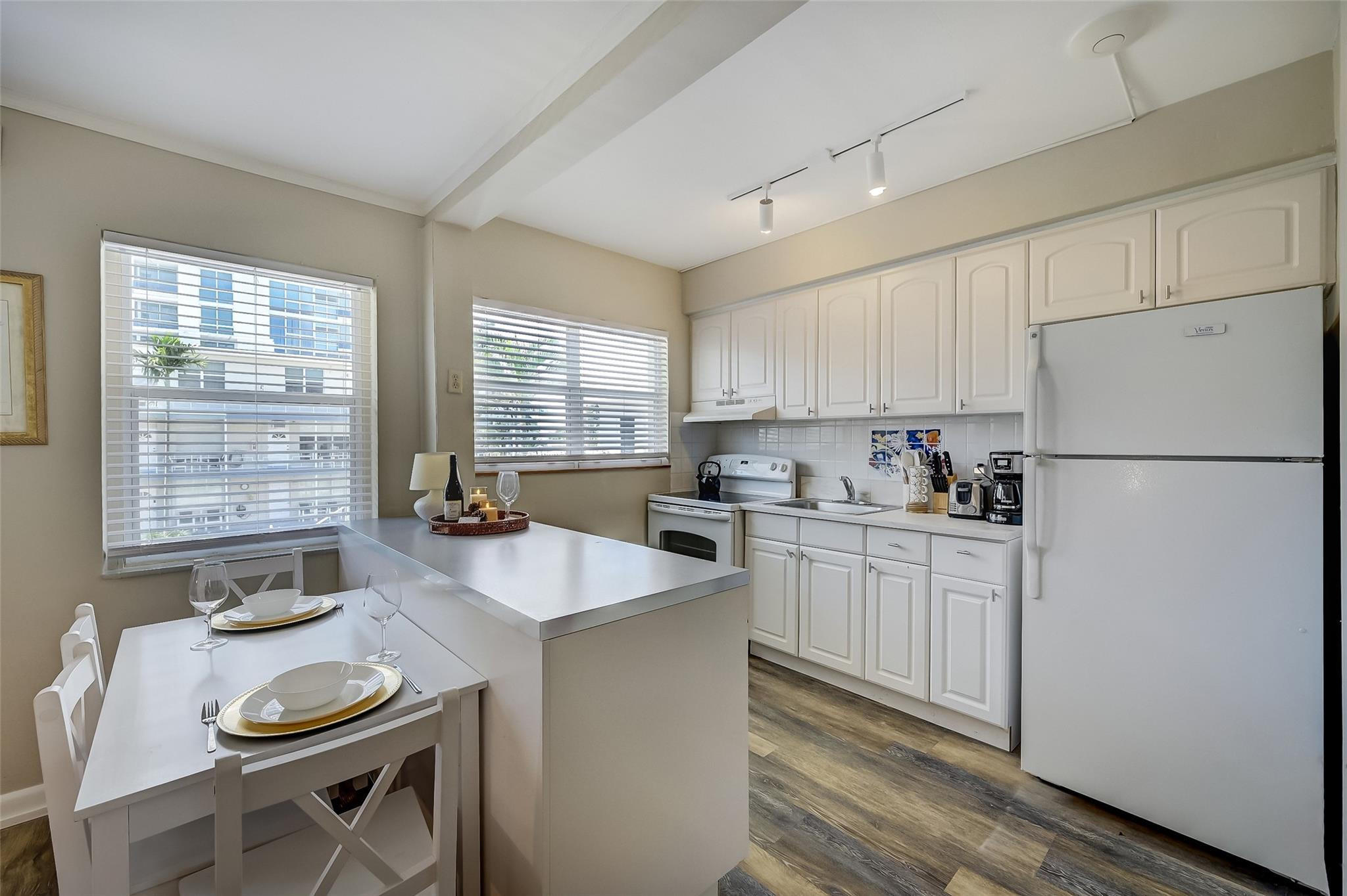 HOLIDAY ISLE YACHT CLUB CONDO - Residential