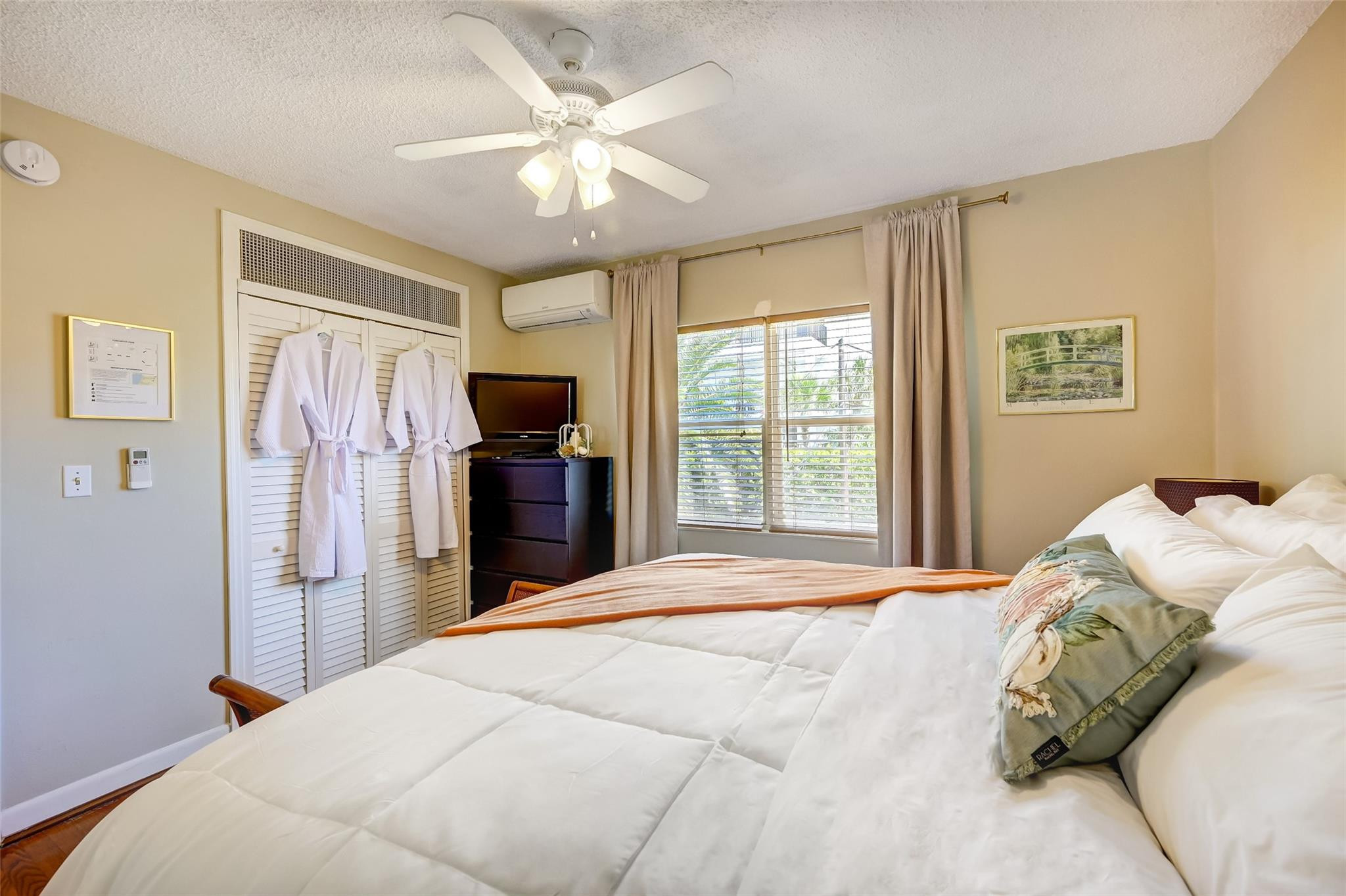 HOLIDAY ISLE YACHT CLUB CONDO - Residential