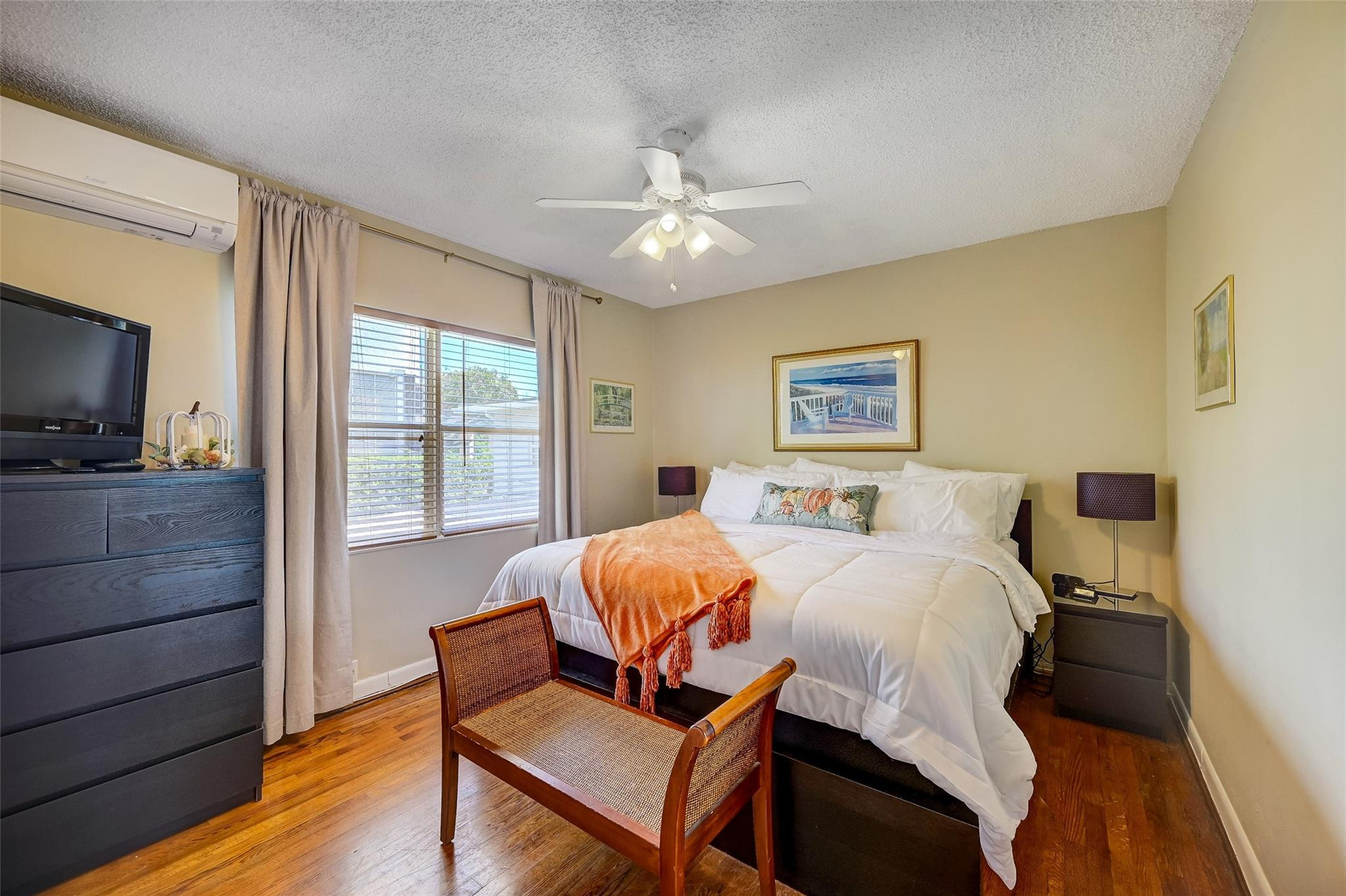 HOLIDAY ISLE YACHT CLUB CONDO - Residential
