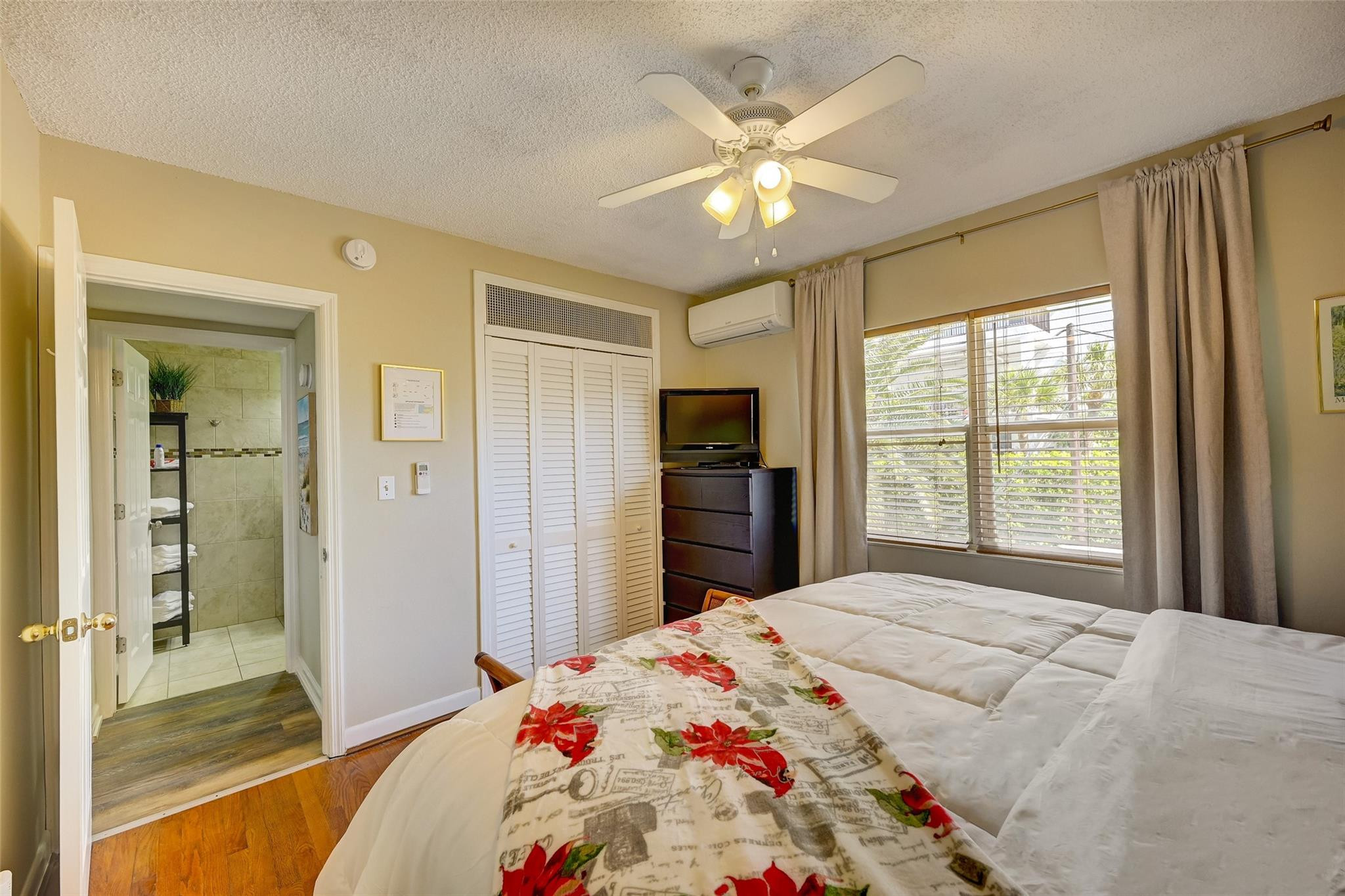 HOLIDAY ISLE YACHT CLUB CONDO - Residential