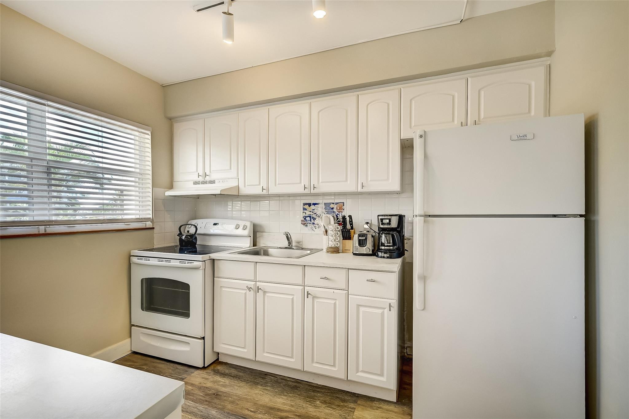HOLIDAY ISLE YACHT CLUB CONDO - Residential