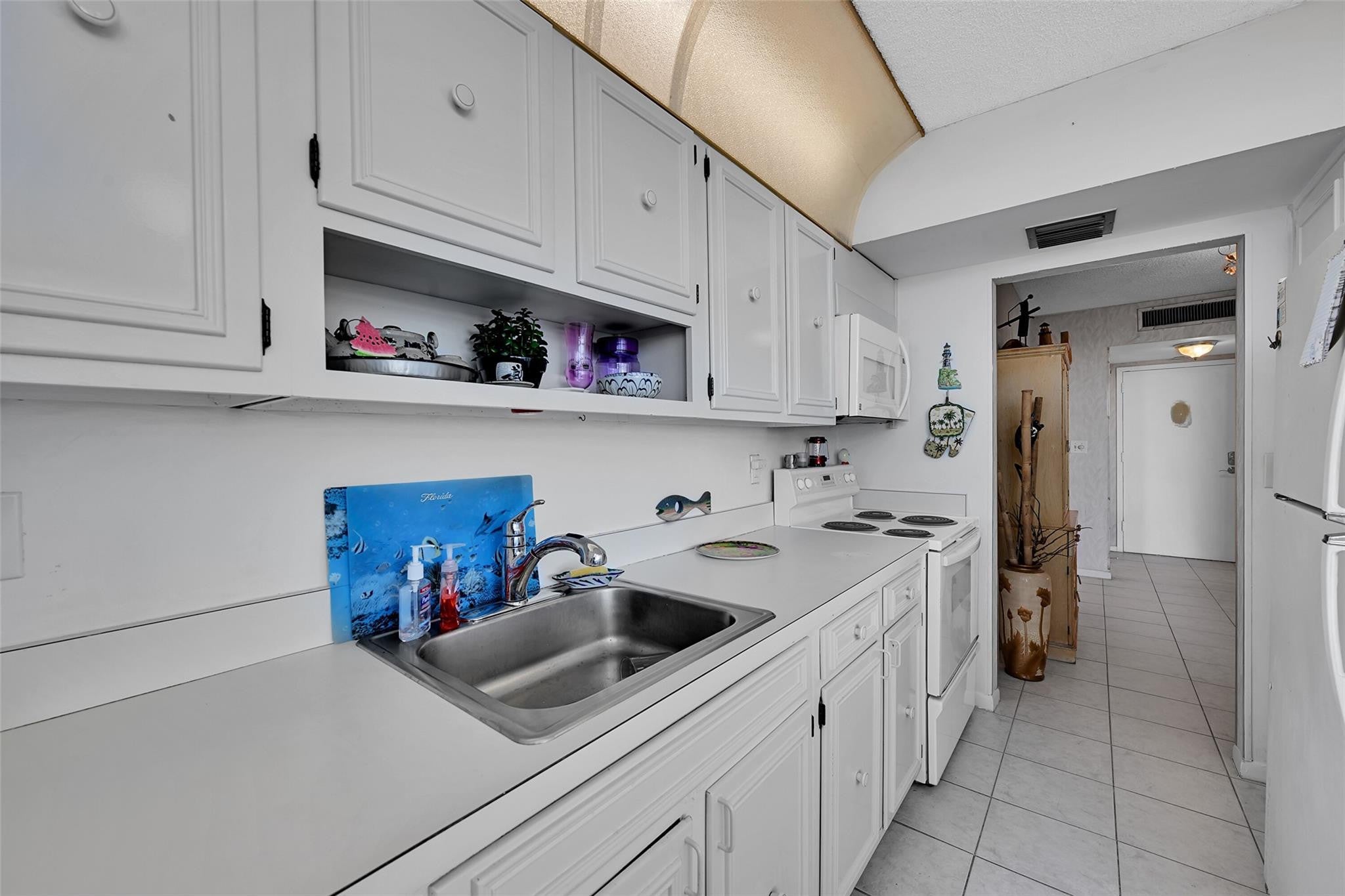 2639 N Riverside Drive 1005