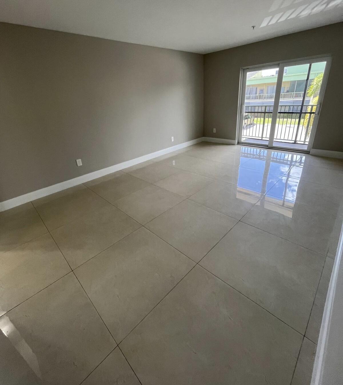 RAMBLEWOOD EAST CONDO - Residential