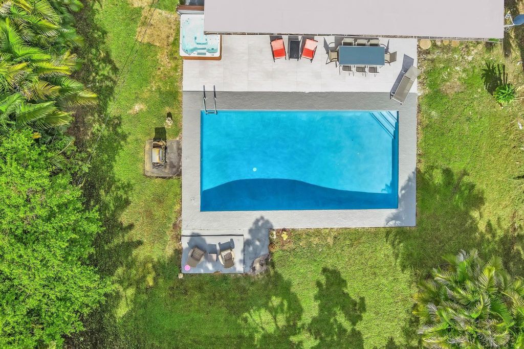 Photo of 410 E Country Club Circle, Plantation, FL 33317 (MLS # F10487982)