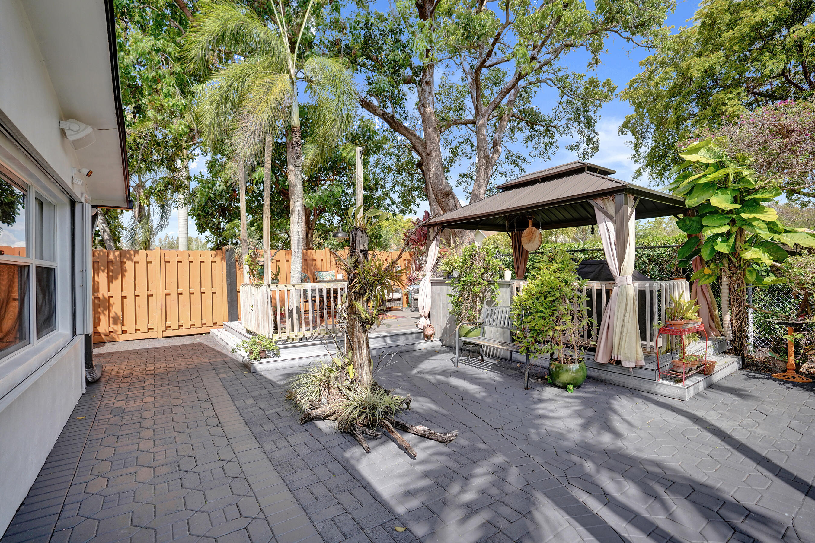 PALM AIRE VILLAGE 2ND SECTION - Residential