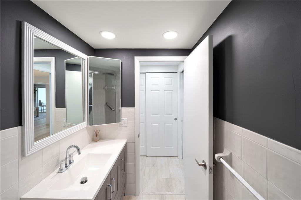 Wiltshire House Condo - Residential Lease