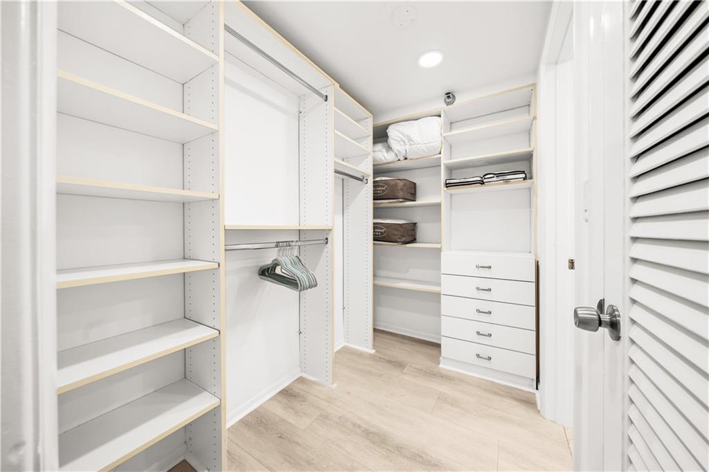 Wiltshire House Condo - Residential Lease