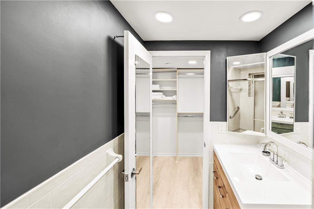 Wiltshire House Condo - Residential Lease