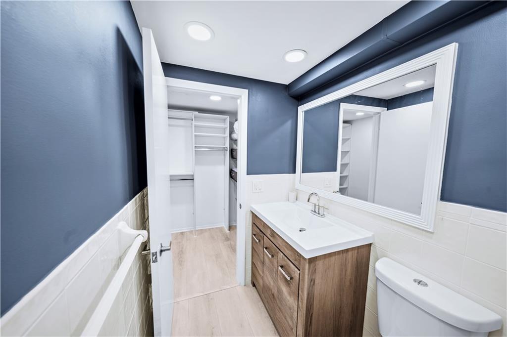 Wiltshire House Condo - Residential Lease