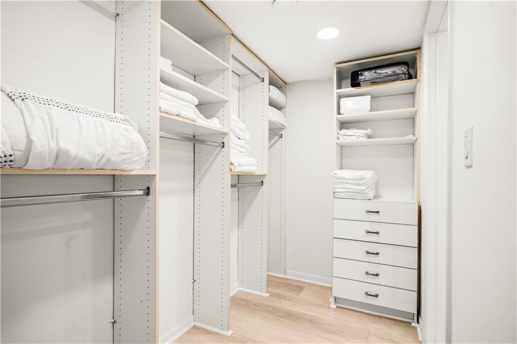 Wiltshire House Condo - Residential Lease