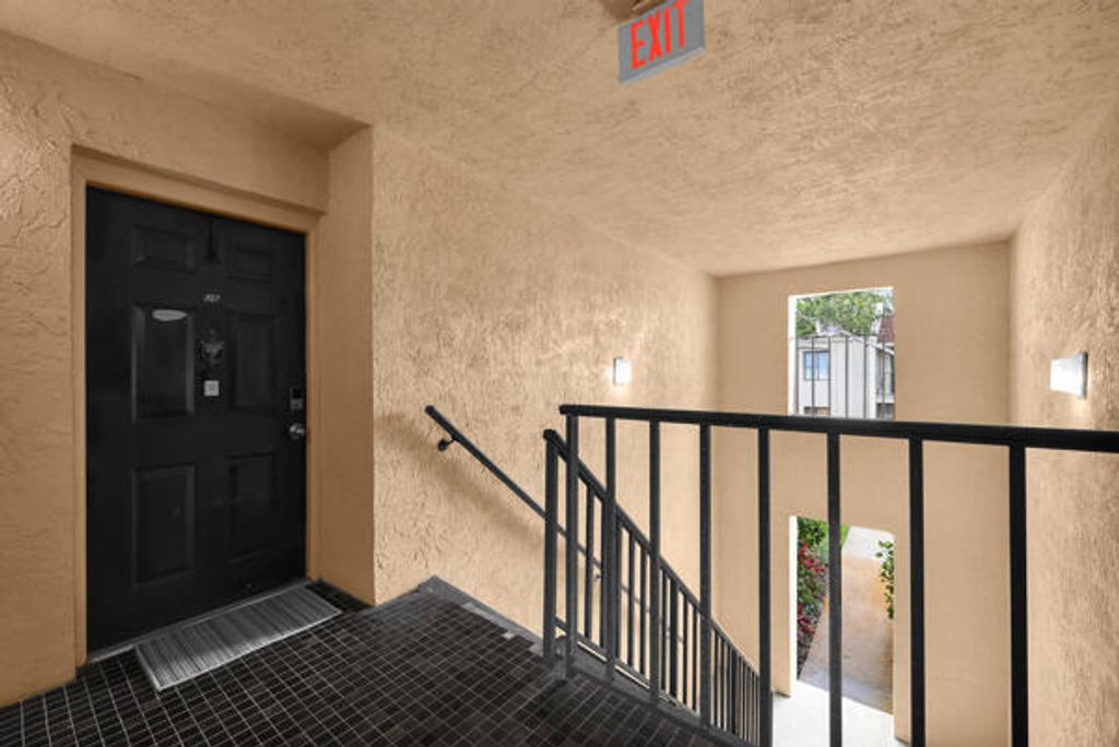 Photo of 150 Pineview Road #J6, Jupiter, FL 33469 (MLS # B26026833)