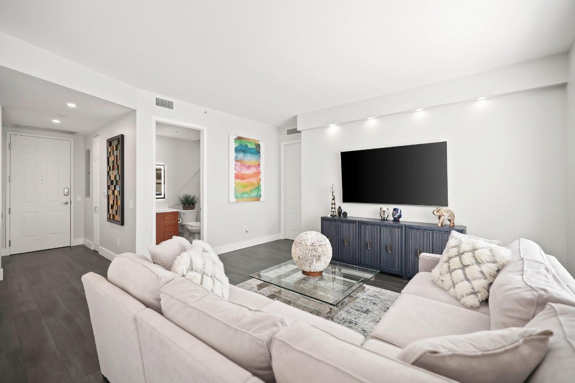 2631 NE 14th Avenue 304