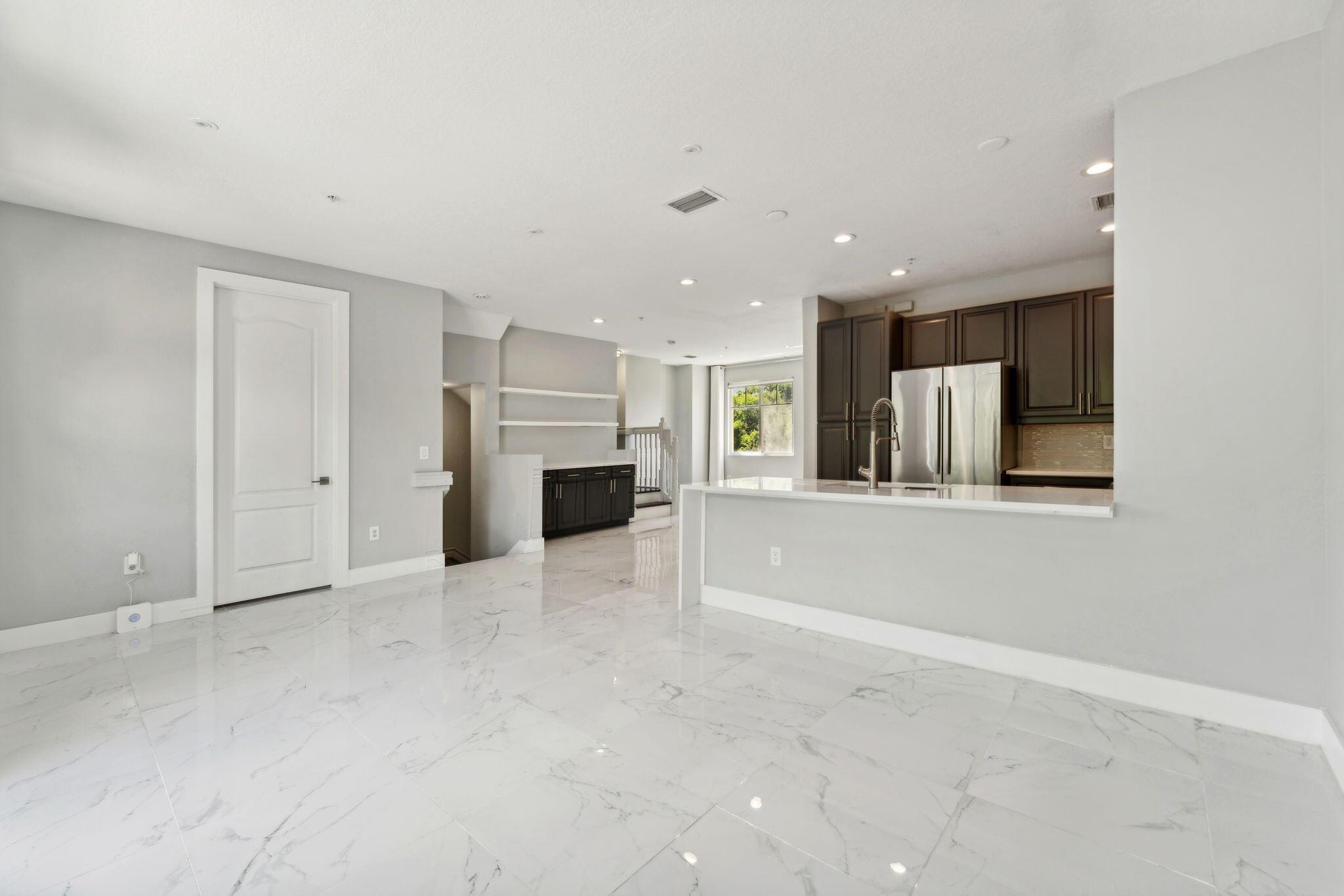 671 NW 38th Circle