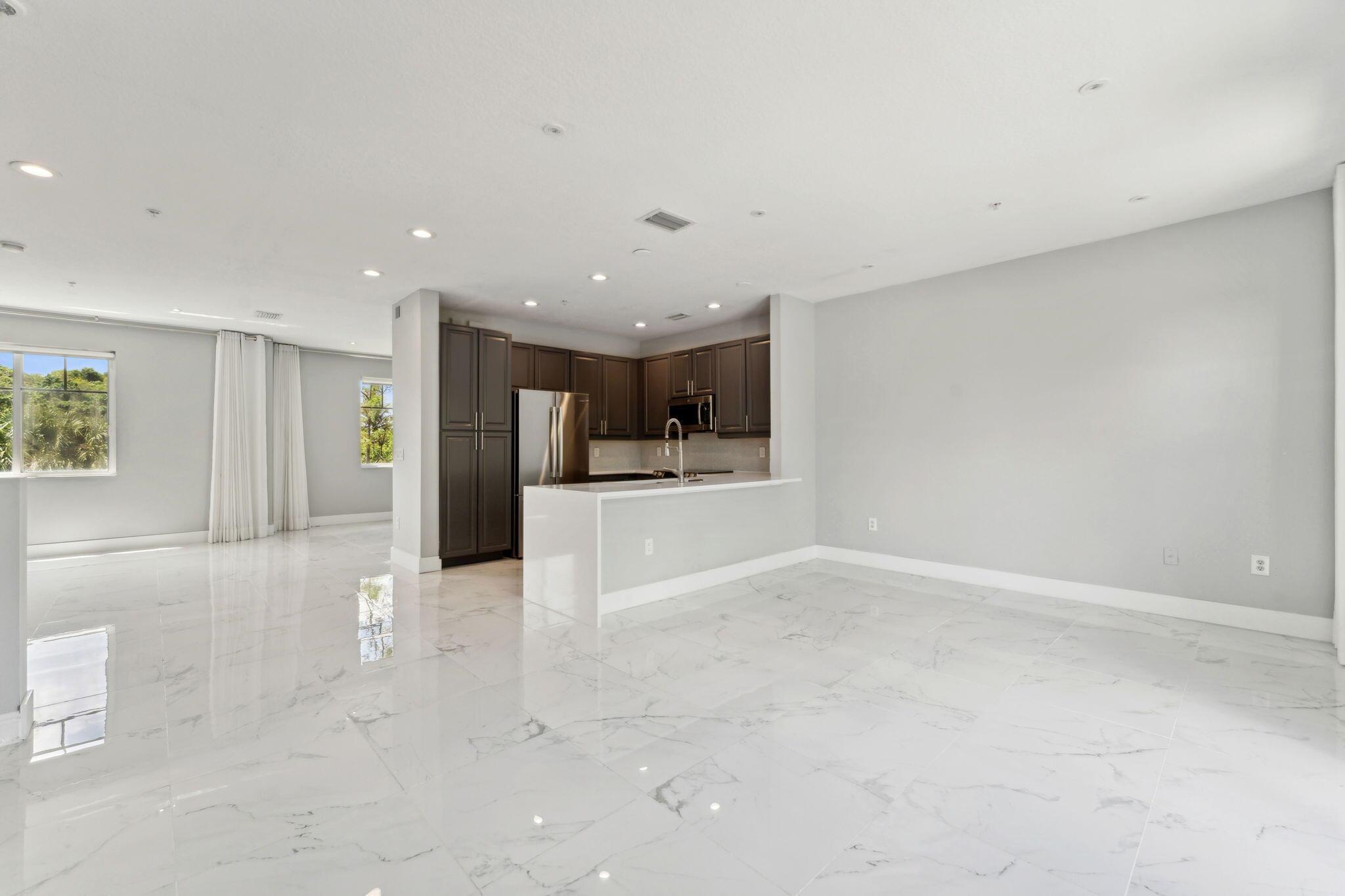 671 NW 38th Circle