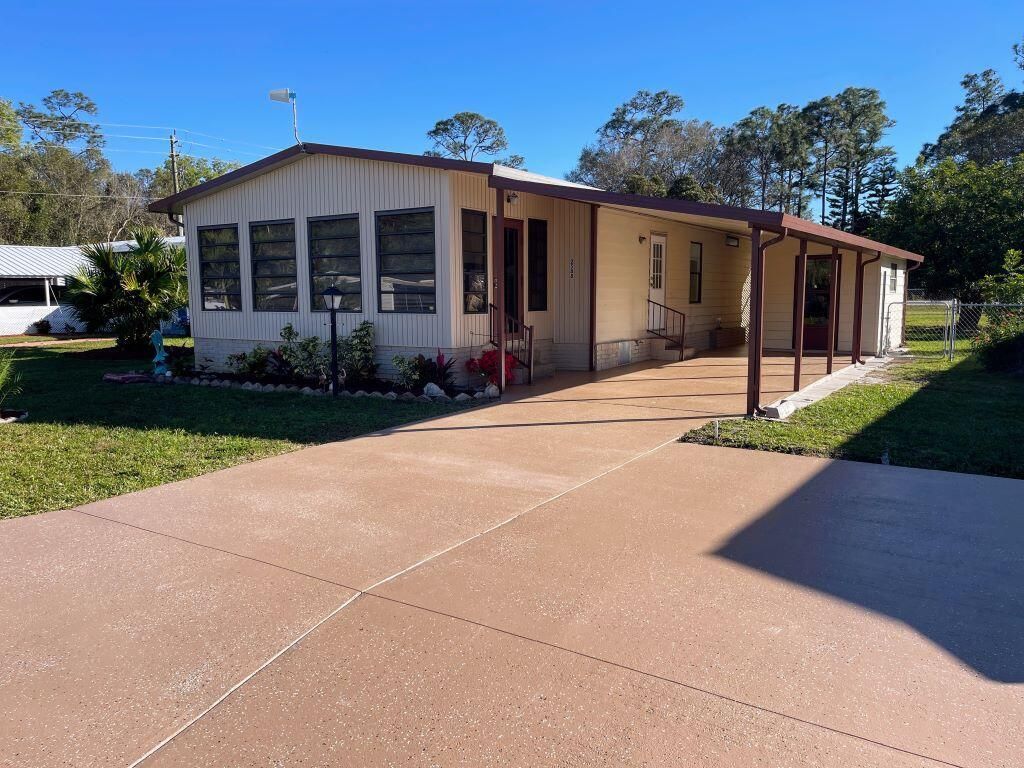 Photo of 2588 SW Monarch Trail, Stuart, FL 34997 (MLS # R10862190)