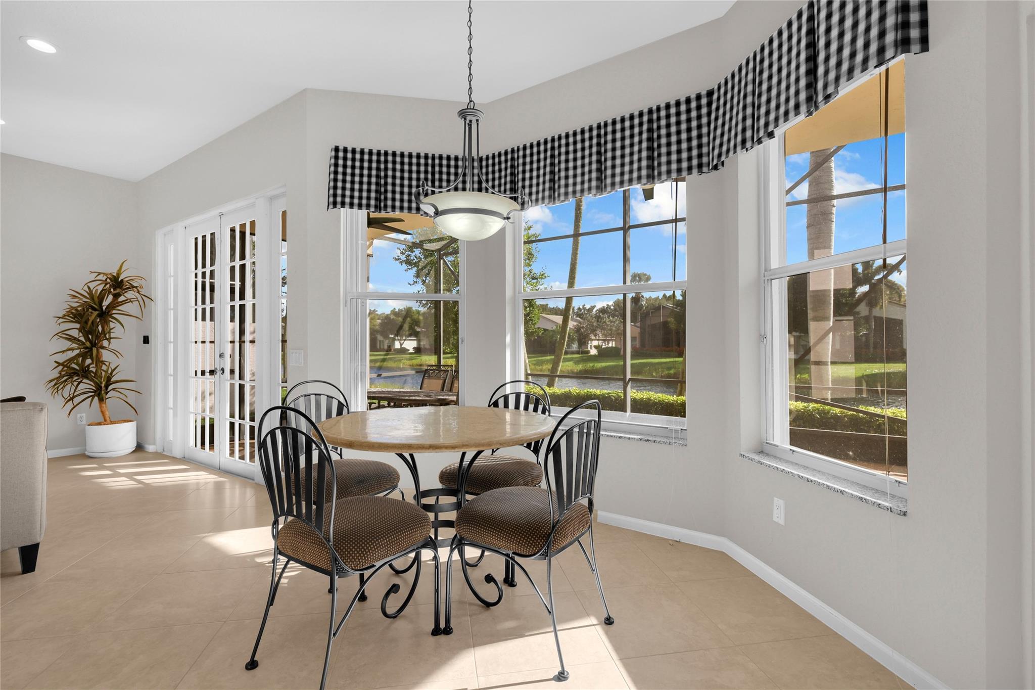 Valencia Isles 03 - Residential