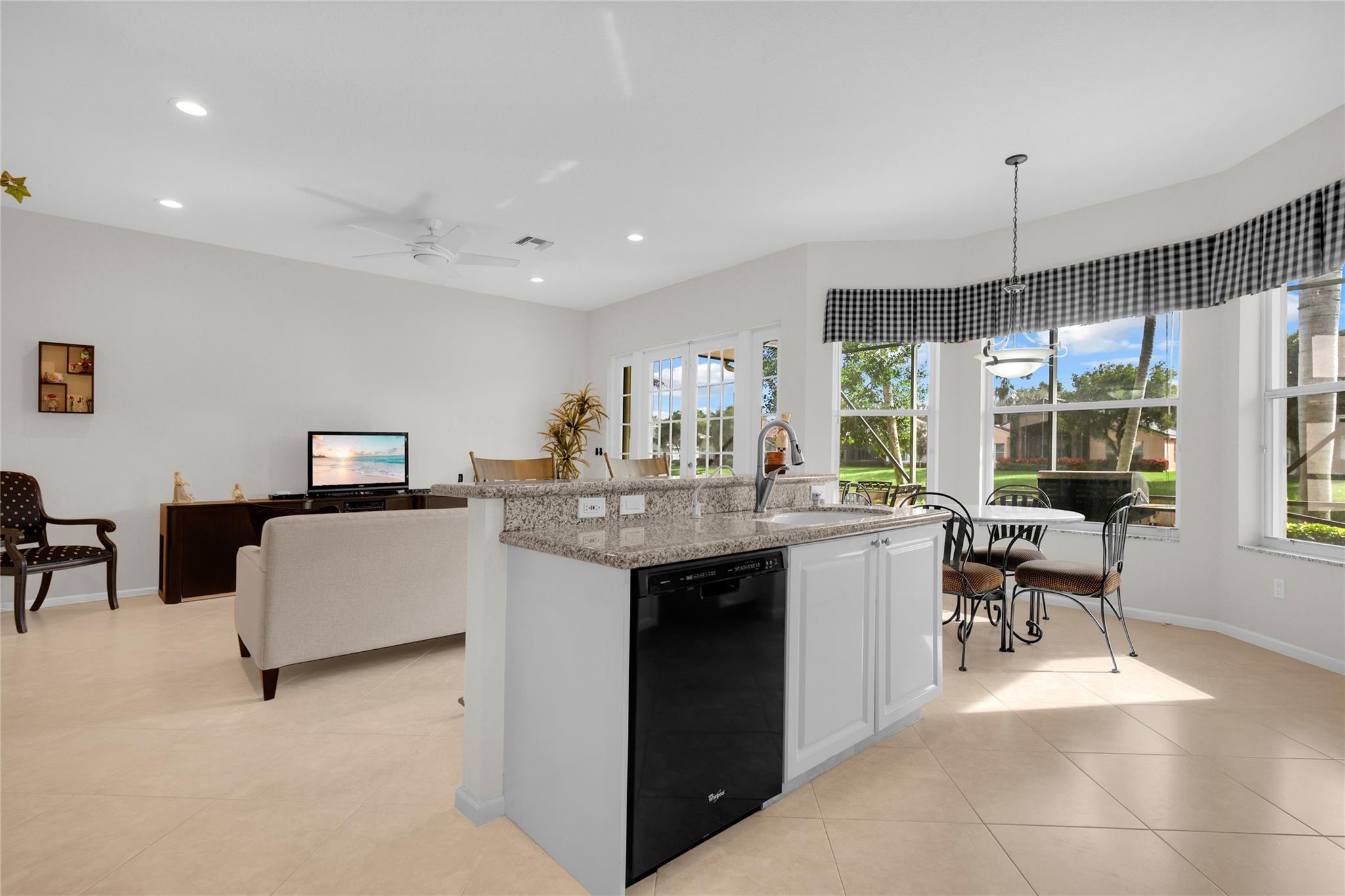 Valencia Isles 03 - Residential