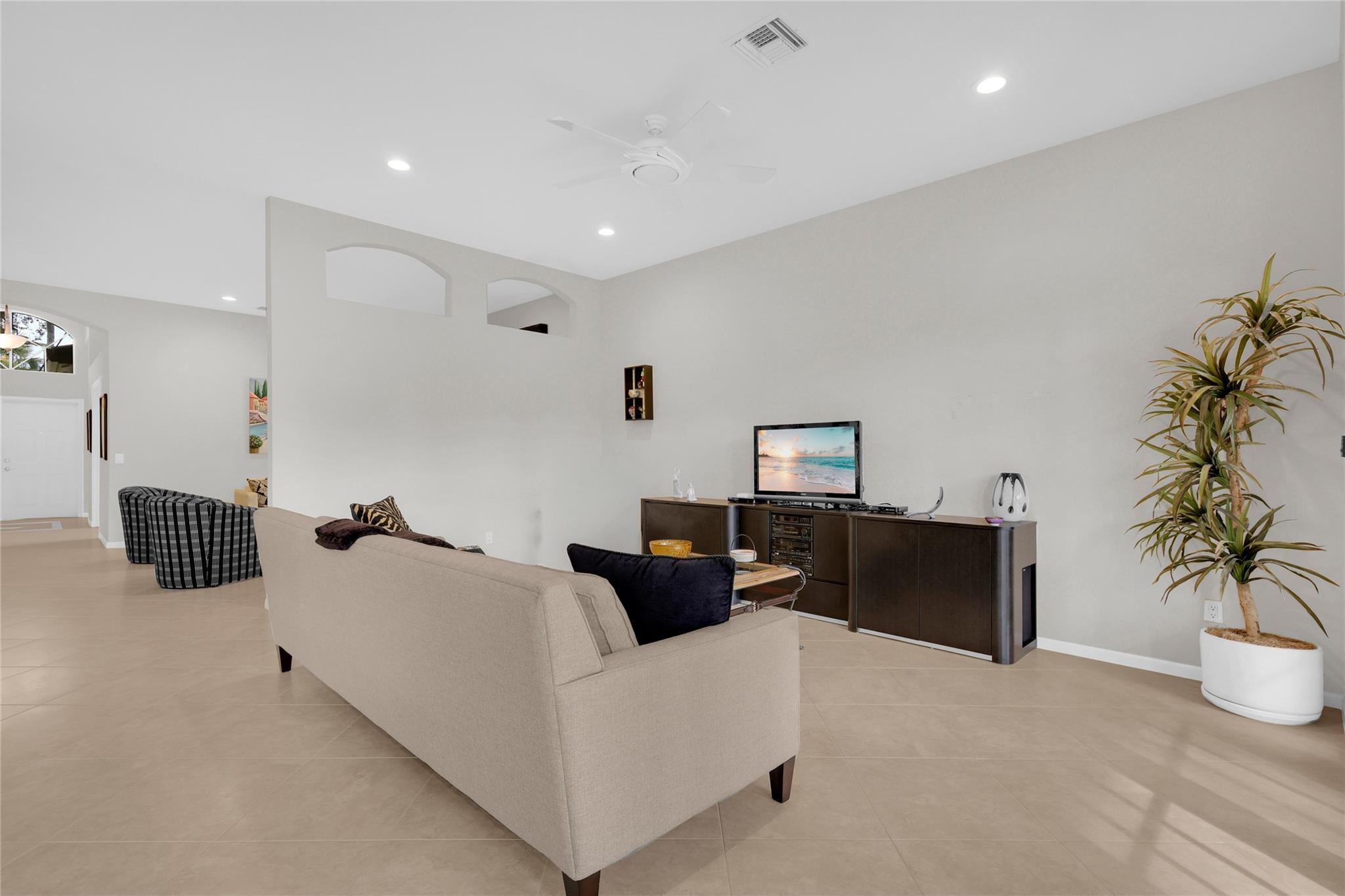 Valencia Isles 03 - Residential