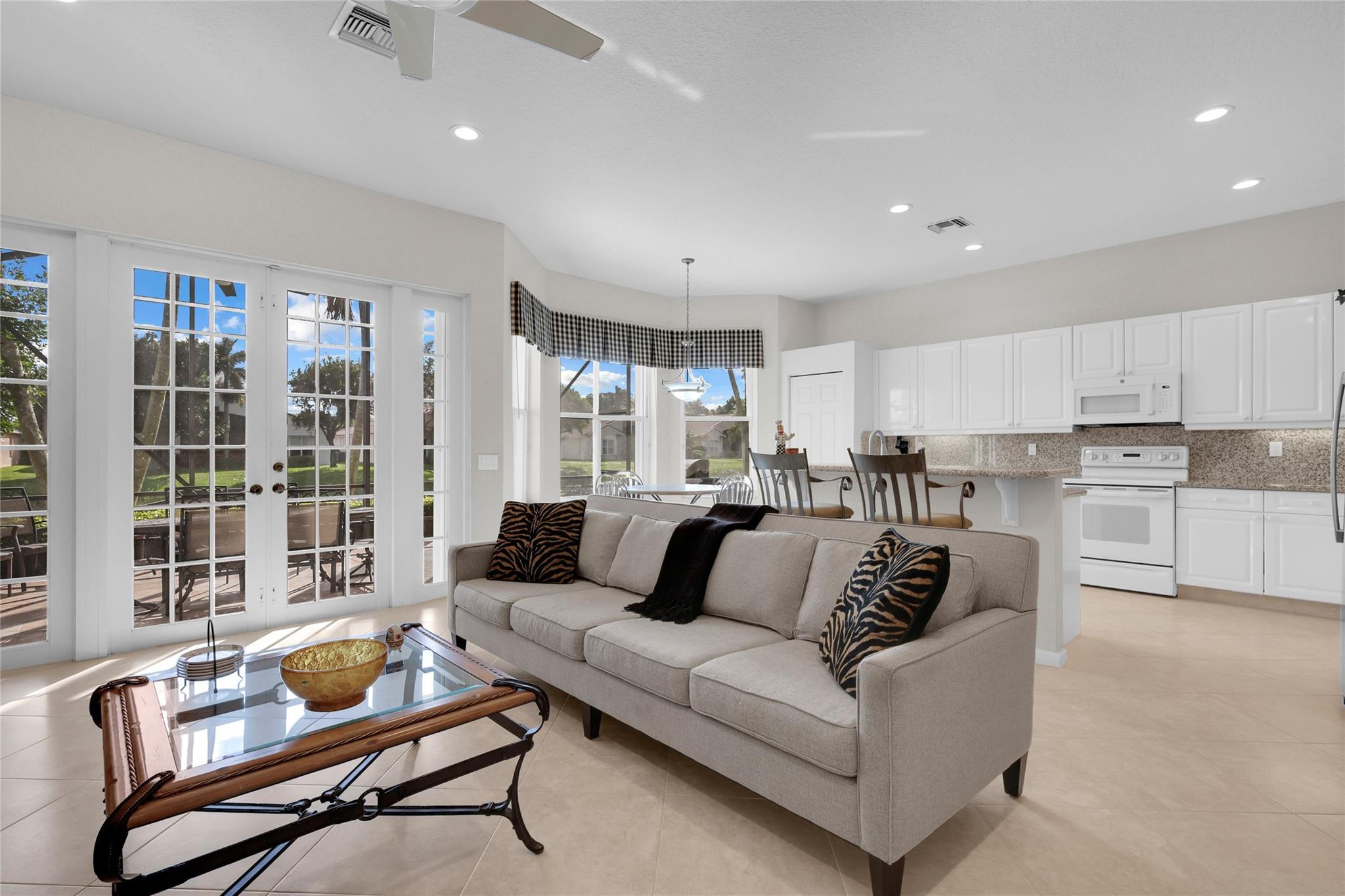 Valencia Isles 03 - Residential