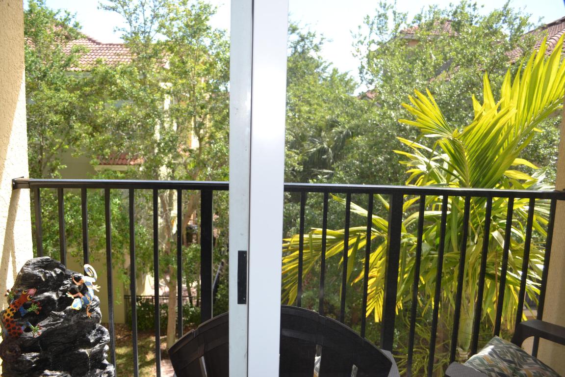 HARBOUR OAKS - Residential Lease