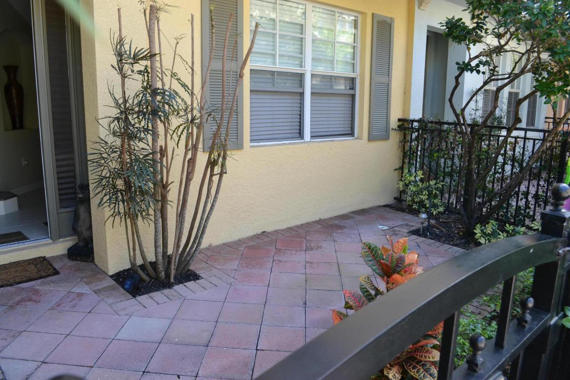 HARBOUR OAKS - Residential Lease