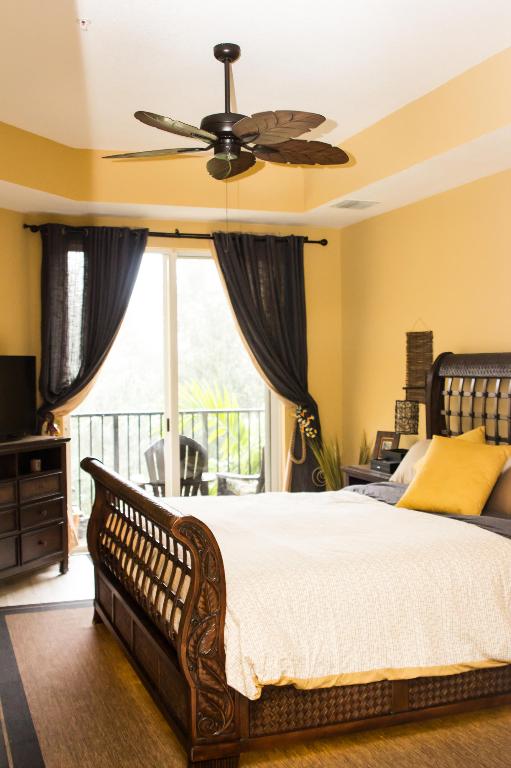 HARBOUR OAKS - Residential Lease