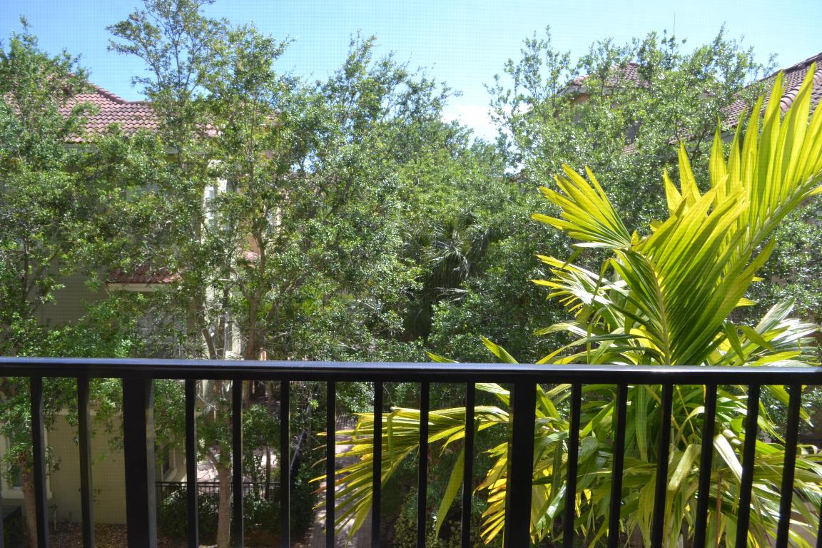 HARBOUR OAKS - Residential Lease