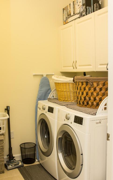 HARBOUR OAKS - Residential Lease