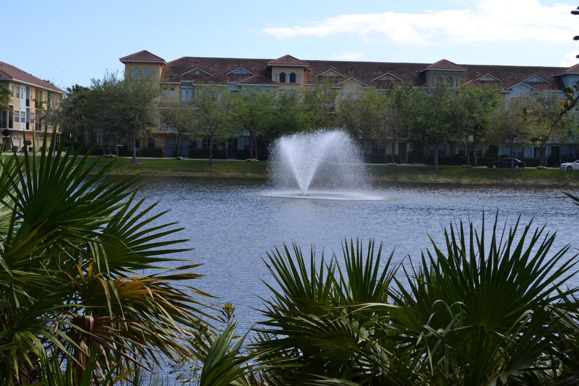 HARBOUR OAKS - Residential Lease