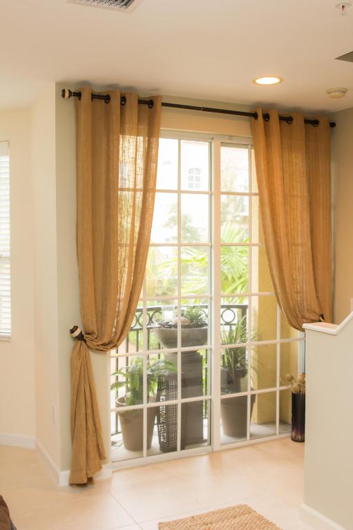 HARBOUR OAKS - Residential Lease