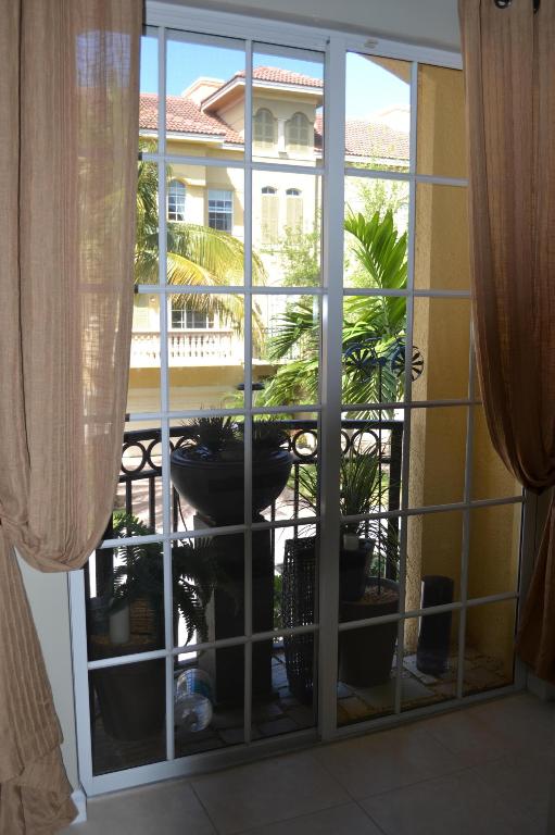 HARBOUR OAKS - Residential Lease