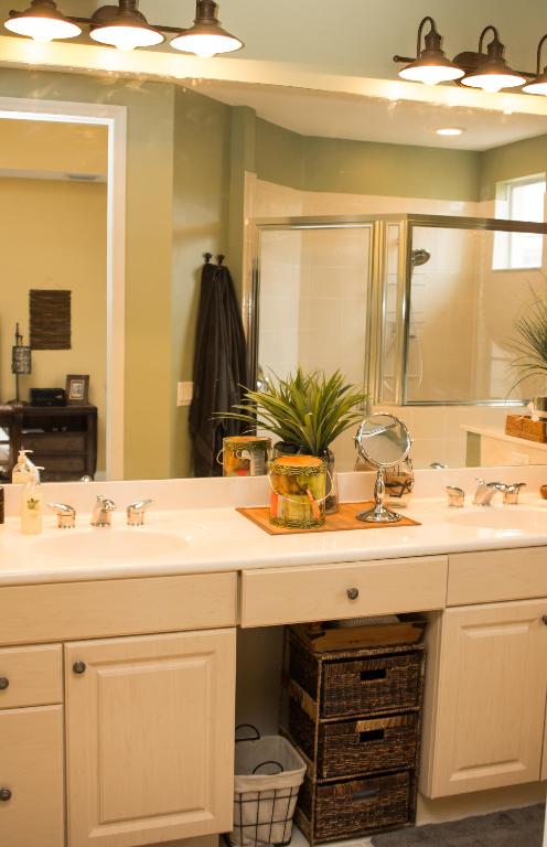 HARBOUR OAKS - Residential Lease