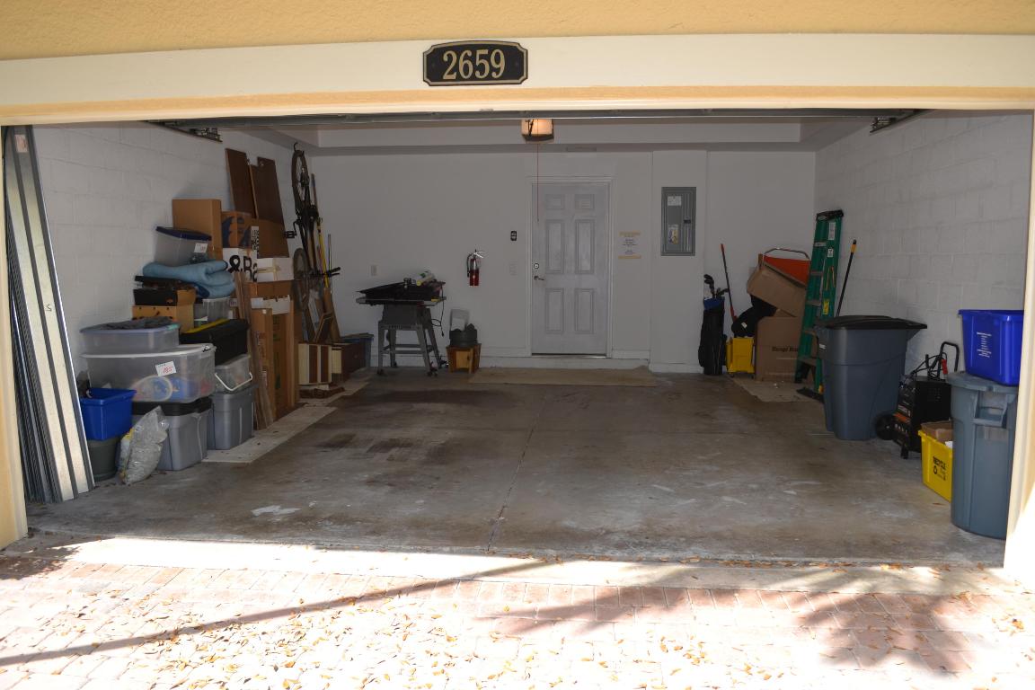 HARBOUR OAKS - Residential Lease