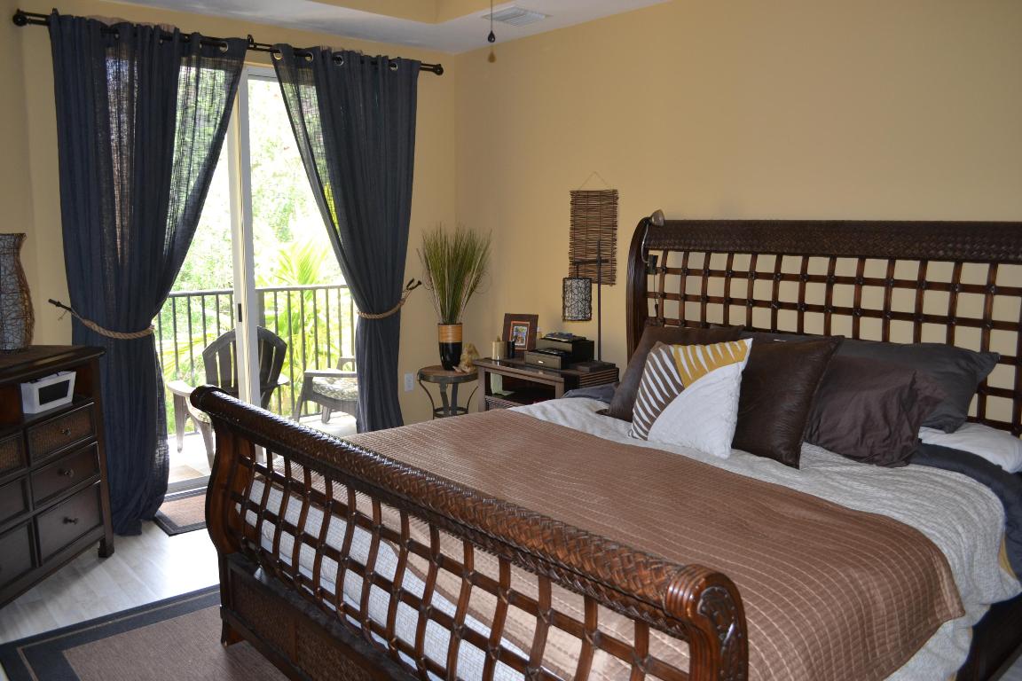 HARBOUR OAKS - Residential Lease