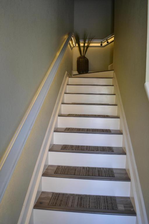 HARBOUR OAKS - Residential Lease