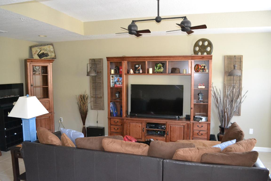 HARBOUR OAKS - Residential Lease