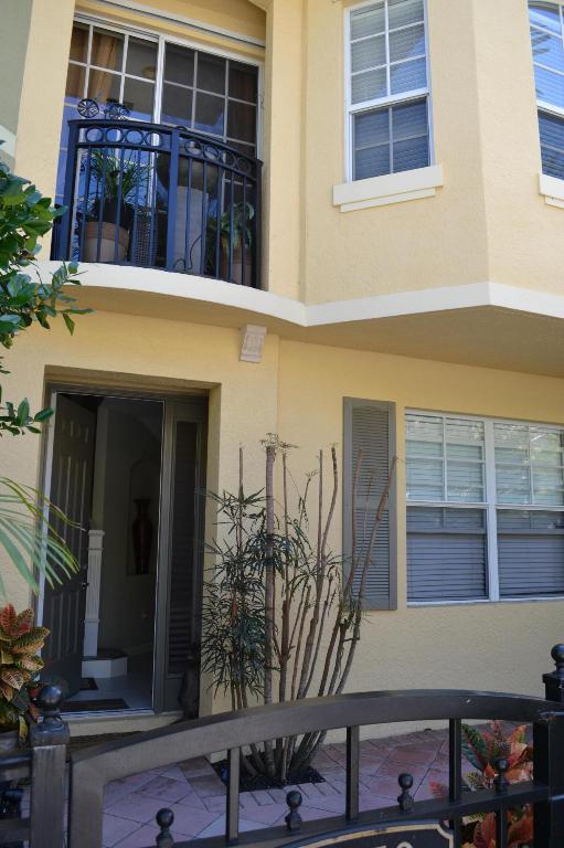 HARBOUR OAKS - Residential Lease