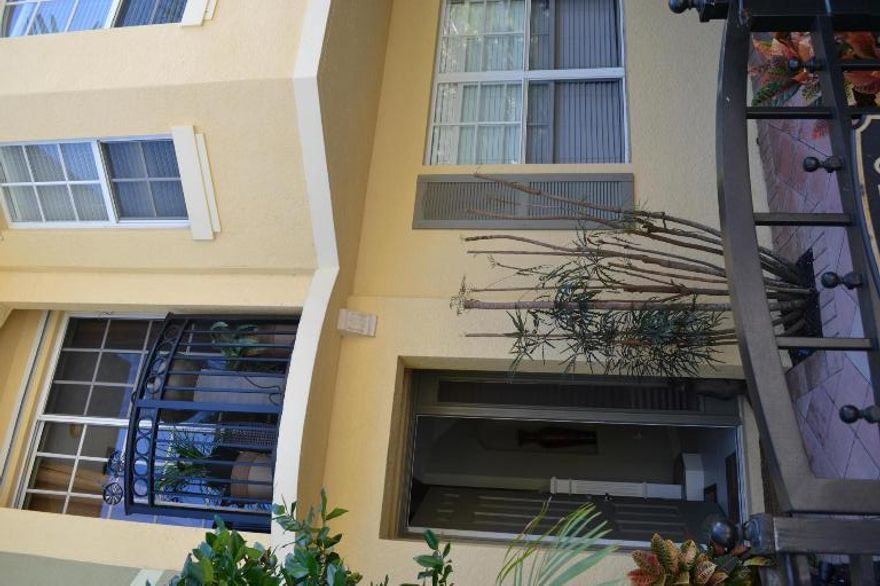 BEAUTIFUL TOWNHOME CAN BE RENTED FURNISHED OR UNFURNISHED.  NOTHING HAS BEEN MISSED, THIS ELEGANT HOME IS FULLY UPGRADED. IT IS A RARE 3 BEDROOM TOWNHOME LOCATED IN HARBOR OAKS. LAMINATE AND TILE FLOORING THROUGHOUT.  LED LIGHTING,OPEN KITCHEN, BALCONIES, BATHROOMS ON EVERY LEVEL.  PLENTY OF STORAGE, SERENE DECOR.TENANT TO VERIFY EXPOSURE ALL MEASUREMENTS ARE APPROXIMATE