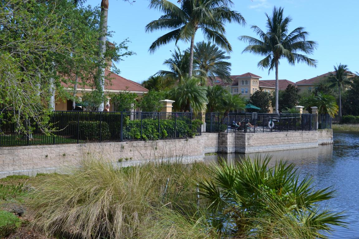 HARBOUR OAKS - Residential Lease