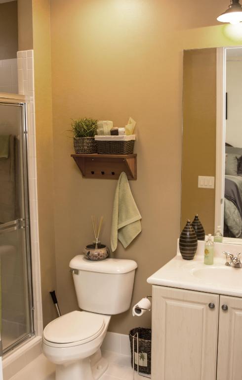 HARBOUR OAKS - Residential Lease