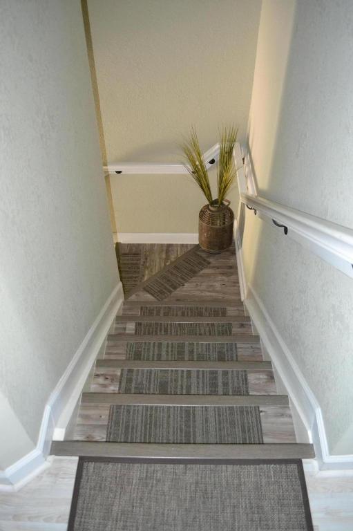 HARBOUR OAKS - Residential Lease