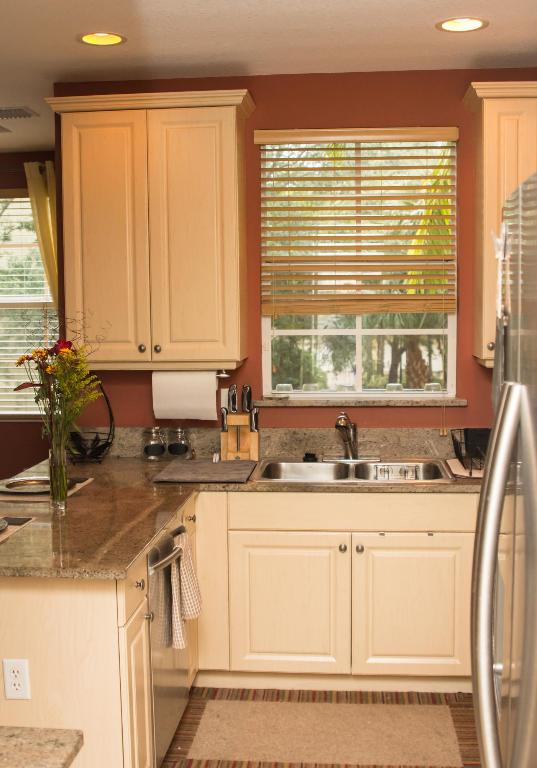 HARBOUR OAKS - Residential Lease