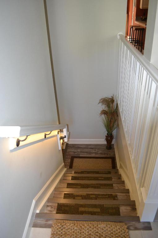 HARBOUR OAKS - Residential Lease