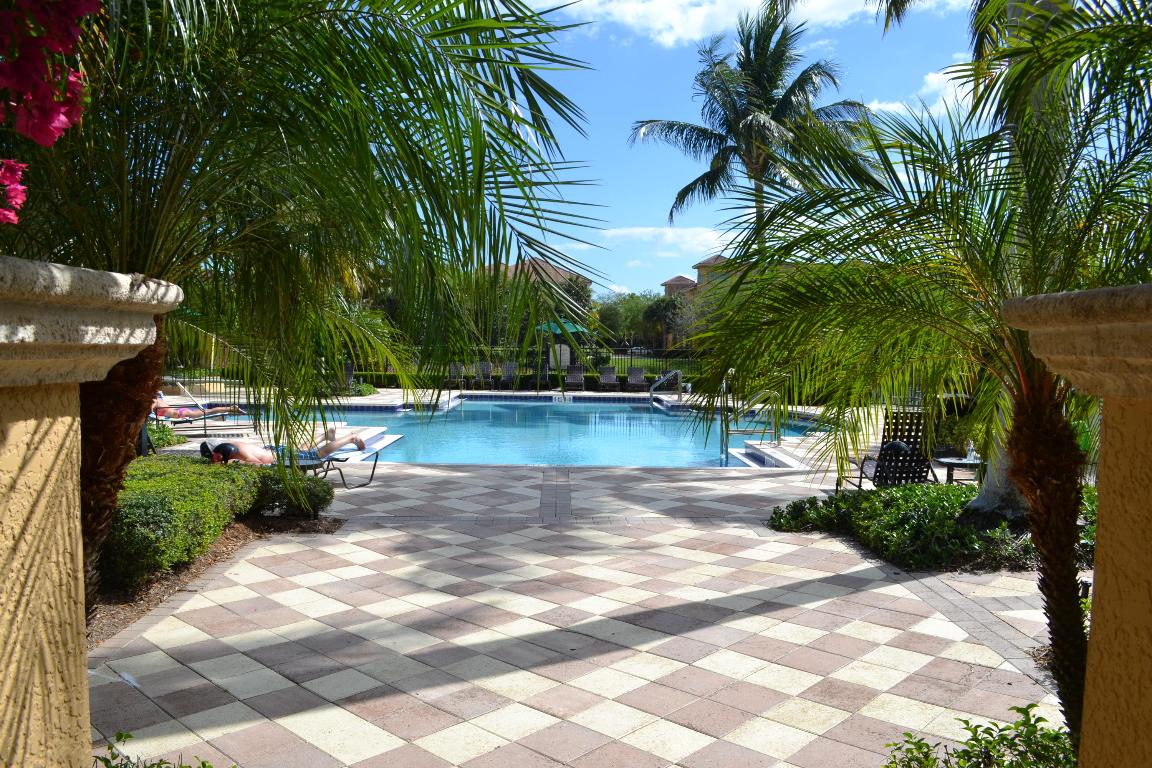 HARBOUR OAKS - Residential Lease