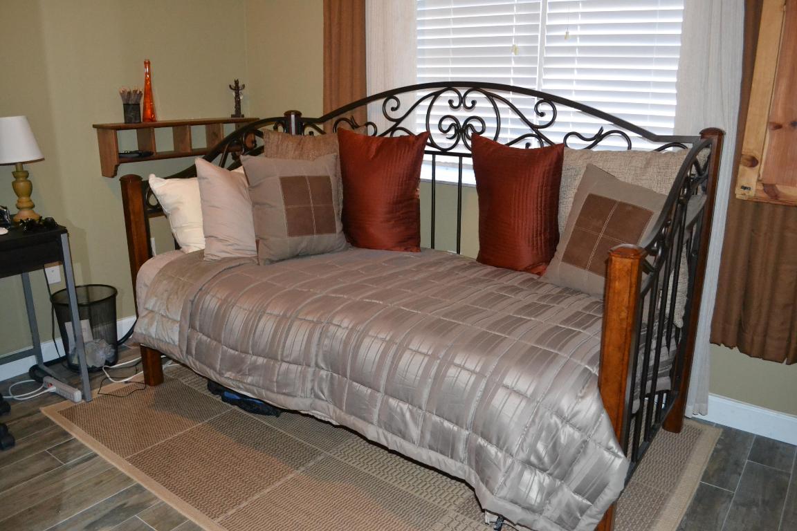 HARBOUR OAKS - Residential Lease