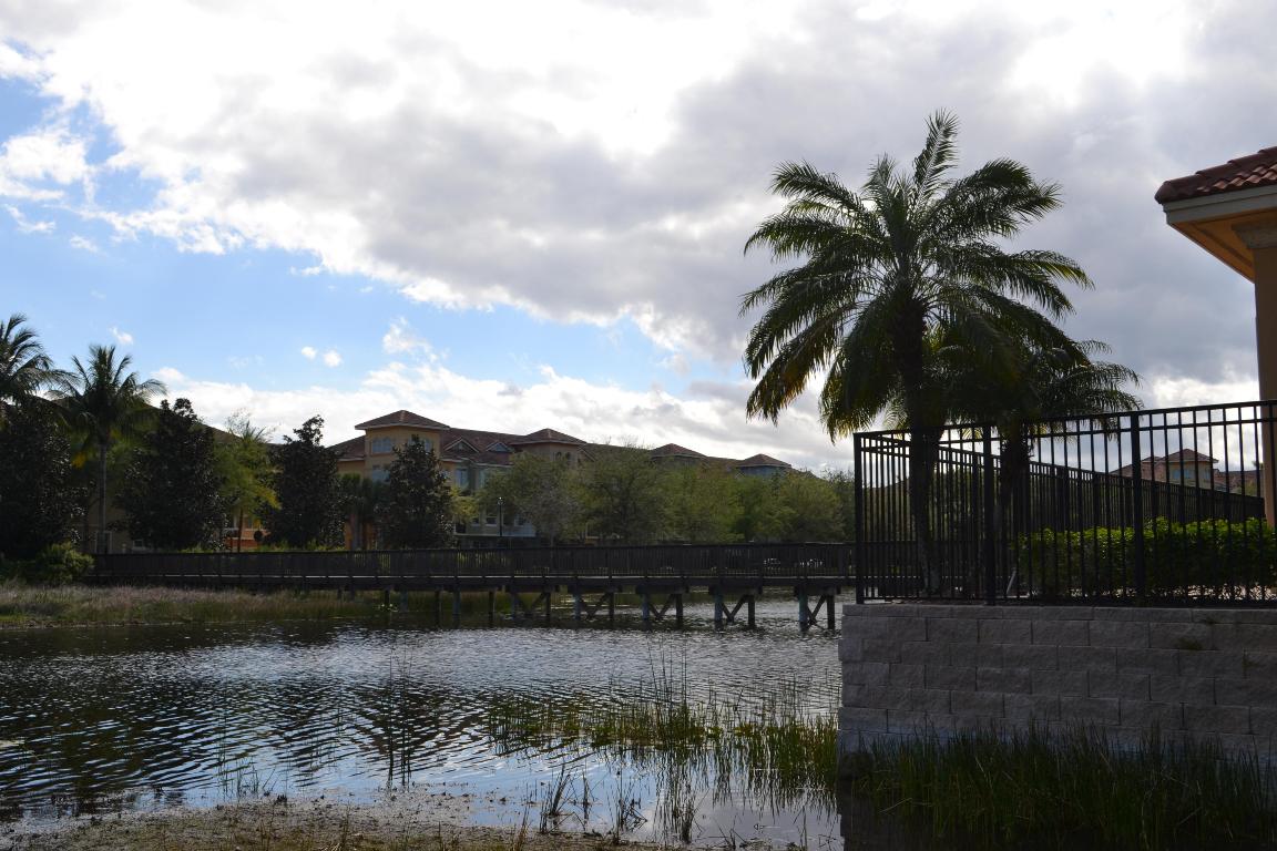 HARBOUR OAKS - Residential Lease