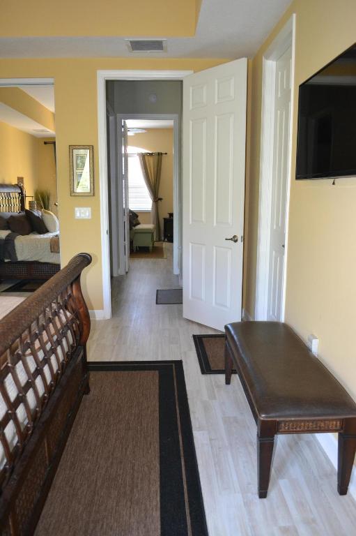 HARBOUR OAKS - Residential Lease