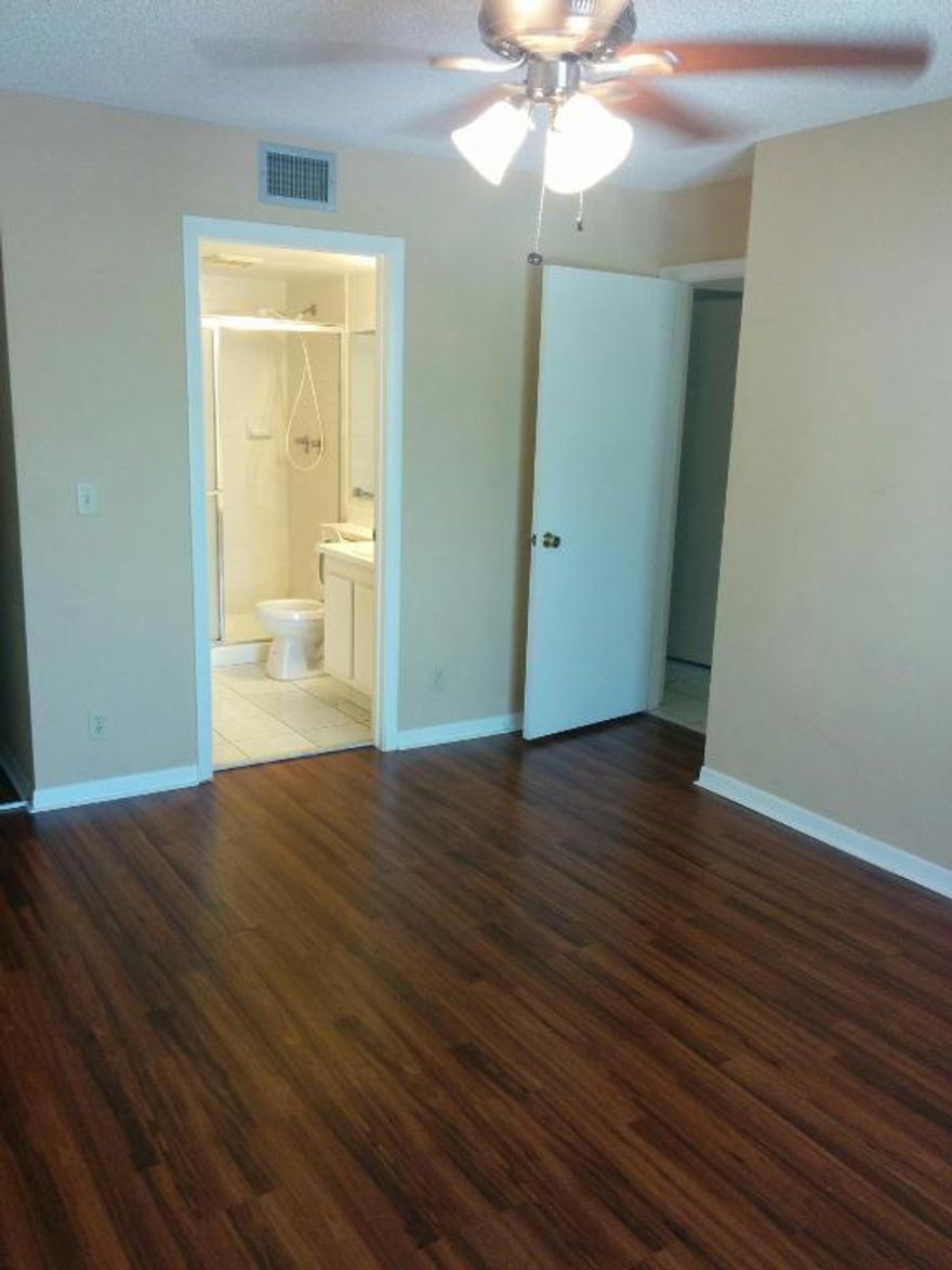 BEAUTIFUL UNIT IN PALM CLUB WEST!! 2 BEDROOM 2 BATHROOMS! SPACIOUS ROOMS, LIVING ROOMS AND KITCHEN, QUIET AND FRIENDLY COMMUNITY CLOSE TO SHOPPING CENTERS AND MAJOR ROADS! THE UNIT IS RENTED FOR $1,150.00 UNTIL 2/19/2018.