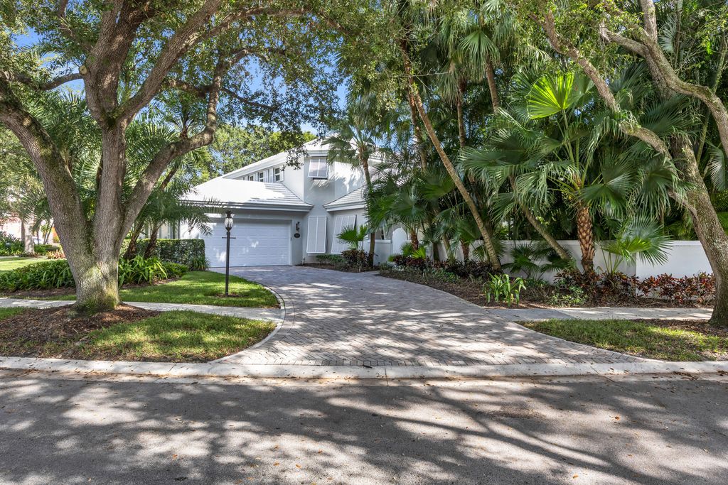 Photo of 14403 Cypress Island Circle, Palm Beach Gardens, FL 33410 (MLS # R11134917)