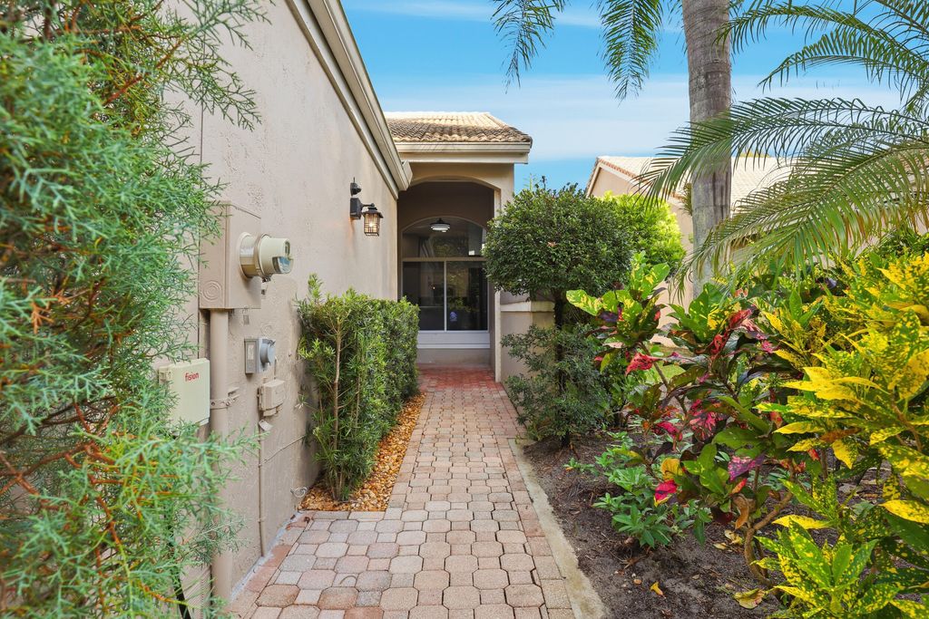 Photo of 5405 Monterey Circle #G, Delray Beach, FL 33484 (MLS # R11154073)